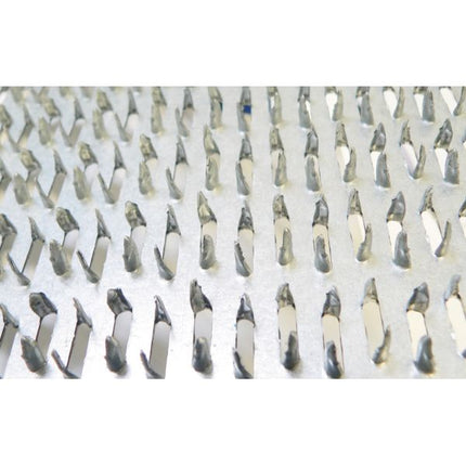 Zinken des Edelputzkratzers im Detail – 7,5 mm Zinkenlänge für mineralischen Kratzputz